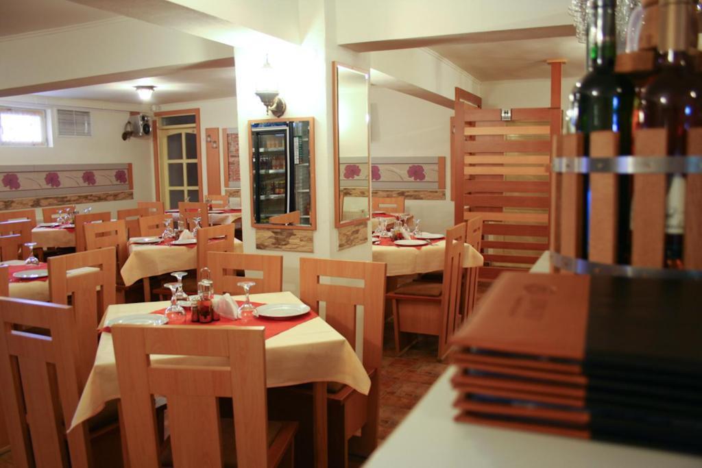 Pension Varadia Oradea Extérieur photo