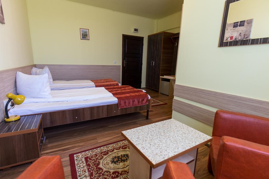 Pension Varadia Oradea Extérieur photo