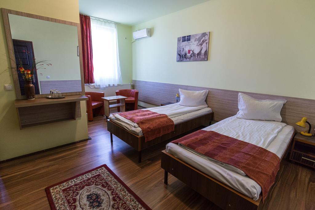 Pension Varadia Oradea Extérieur photo