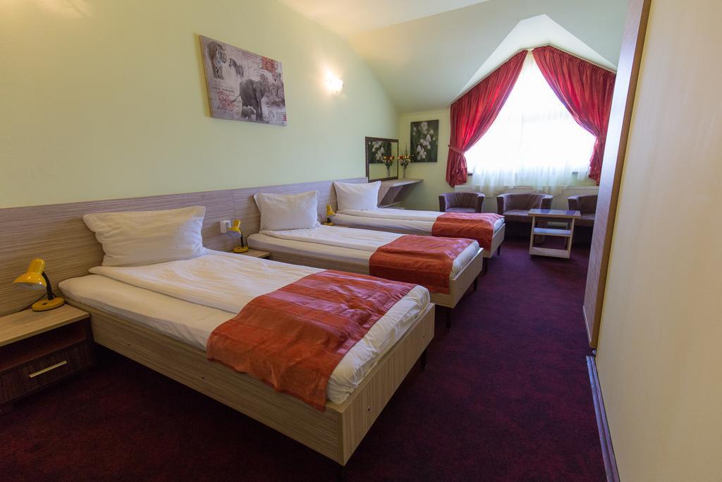 Pension Varadia Oradea Extérieur photo