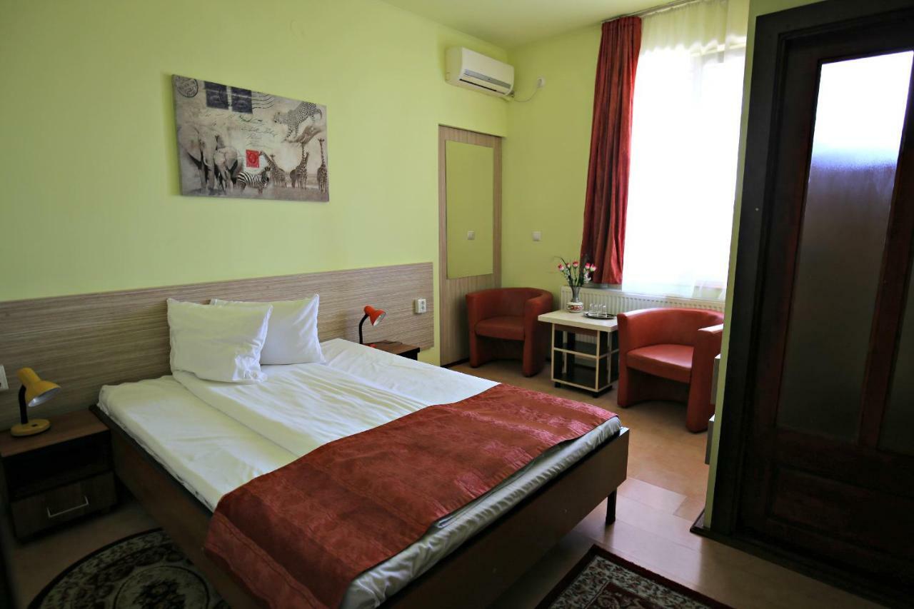 Pension Varadia Oradea Extérieur photo