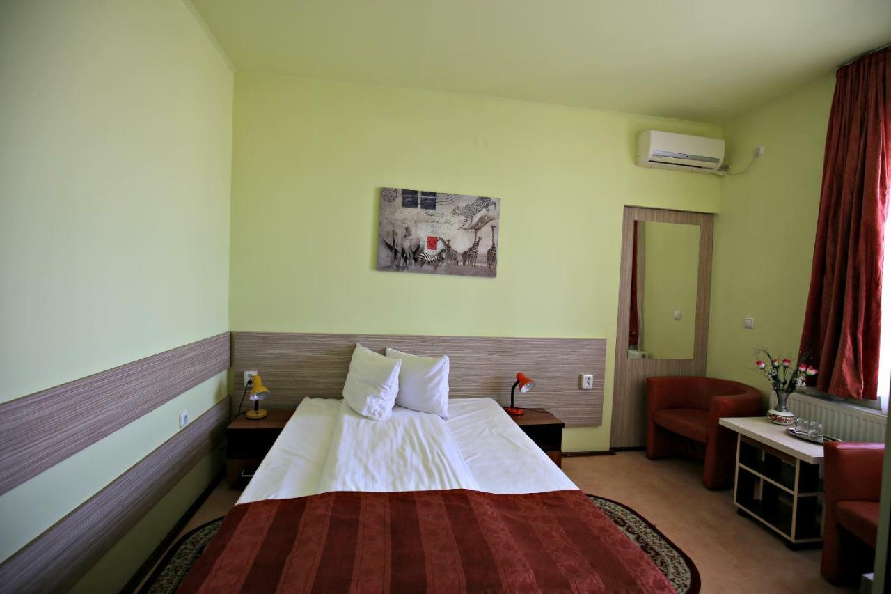 Pension Varadia Oradea Extérieur photo